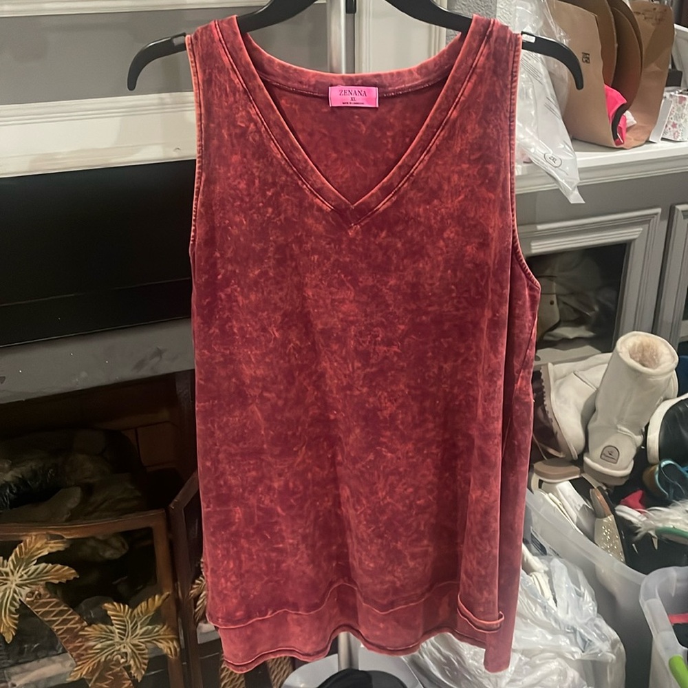 🔥Burnout red v-neck tank top!